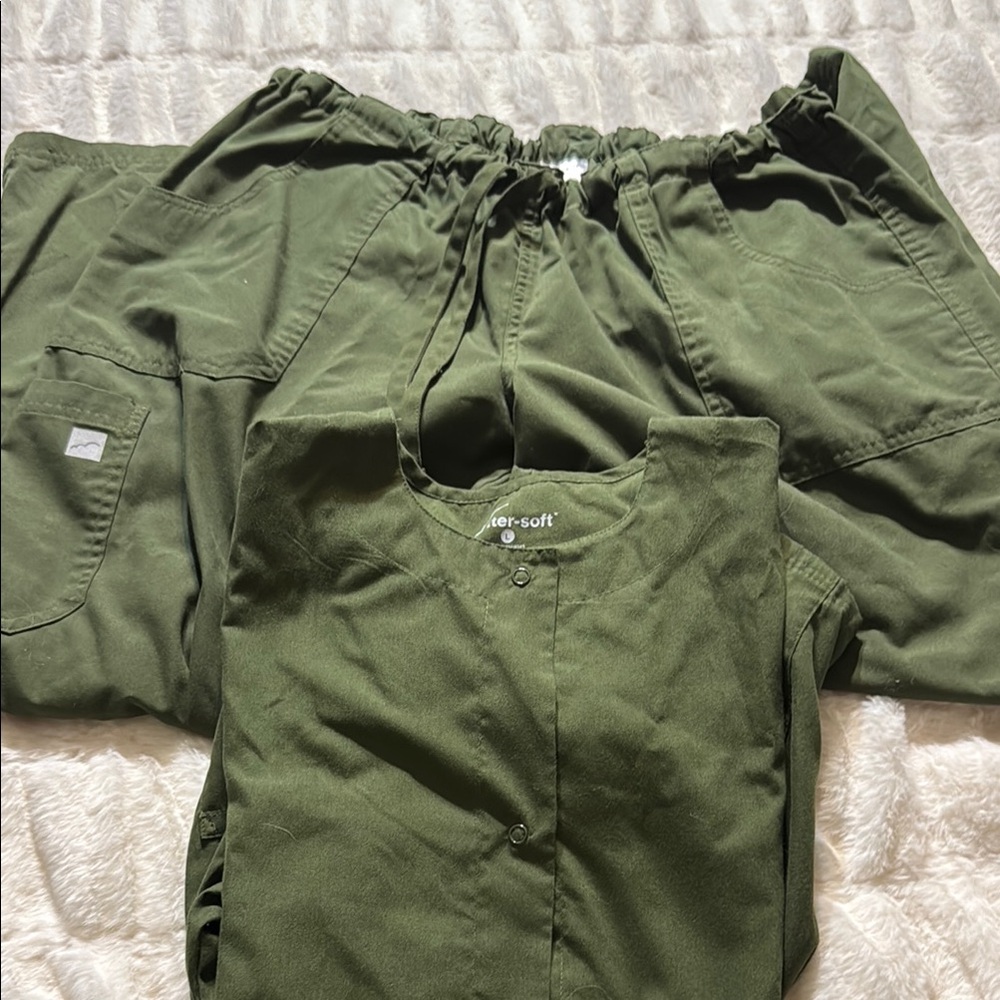 Butter-Soft Olive Green scrub jacket and pants size large
